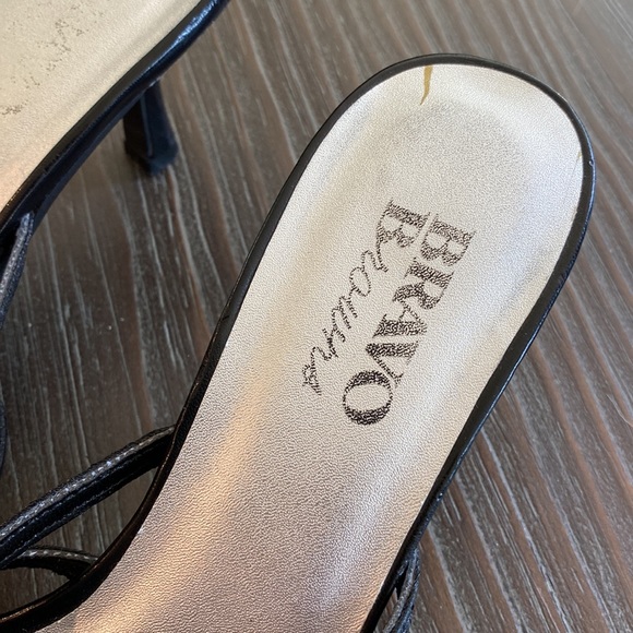 Ladies Browns sandals with rhinestone feature and leather soles. size 8B. - Picture 6 of 8